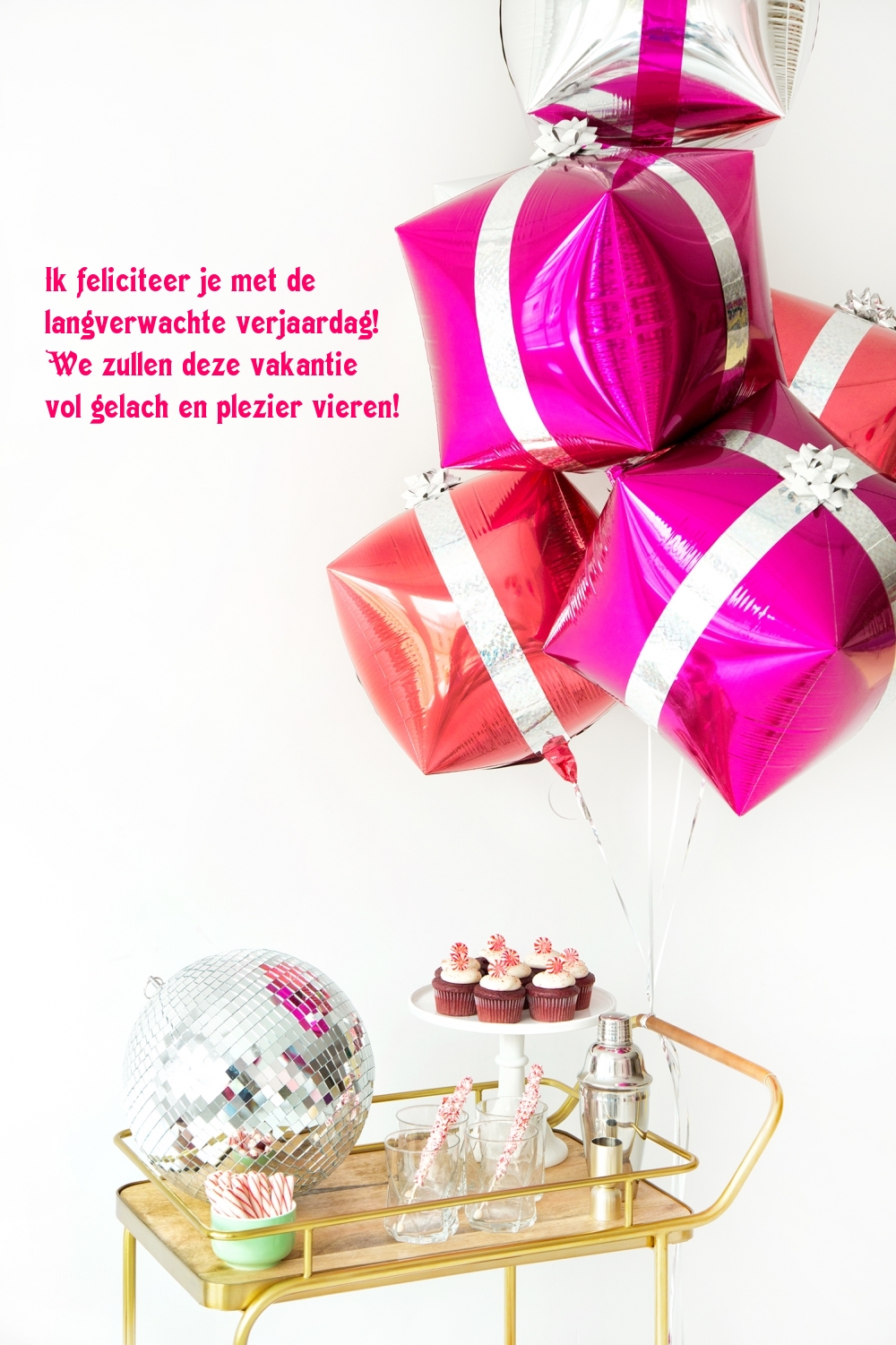 Ik feliciteer je met de langverwachte verjaardag! 